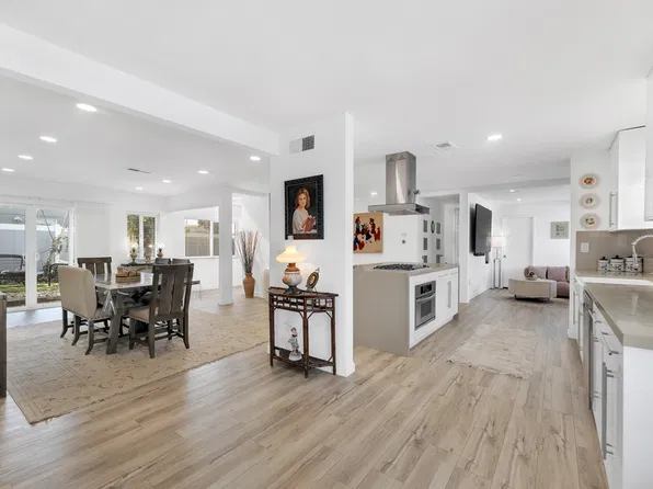 22736 Schoolcraft St, West Hills, CA 91307