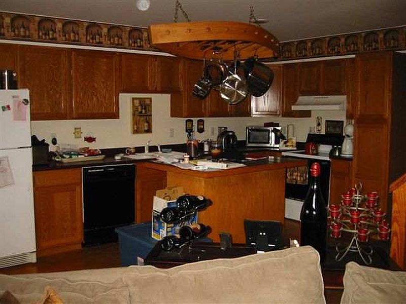 4th image of 1164 CREEK Road