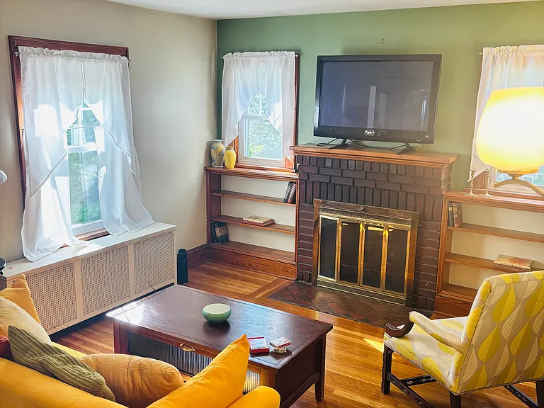 209 Corinth St — Photo 4