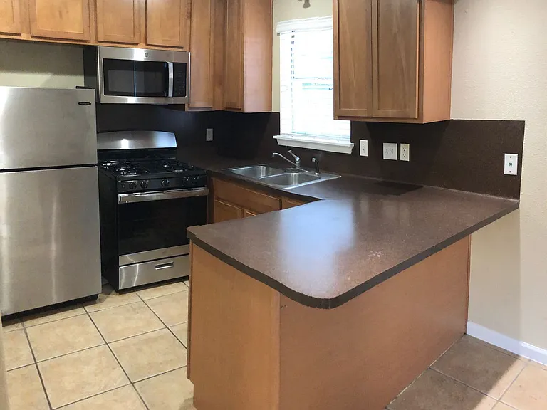 Sandpiper Apartments — Photo 20