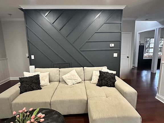 2nd image of 928 Vicar Ln