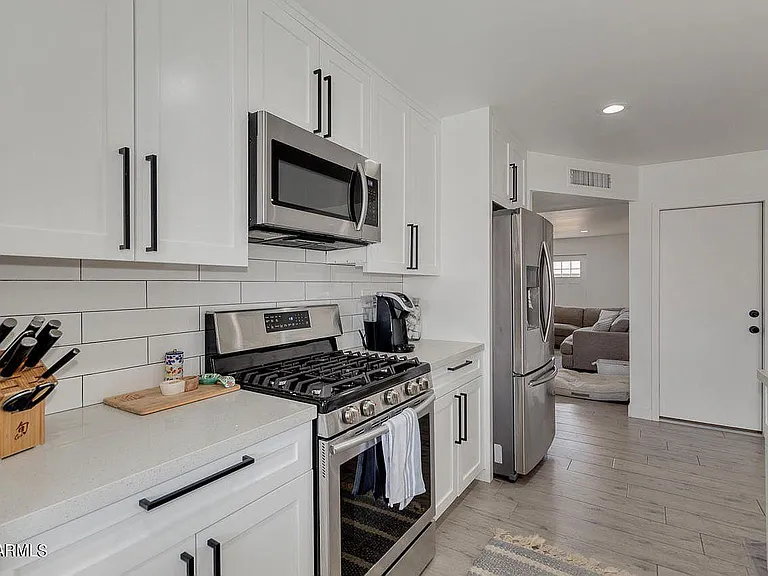 1424 E Broadmor Dr — Photo 9