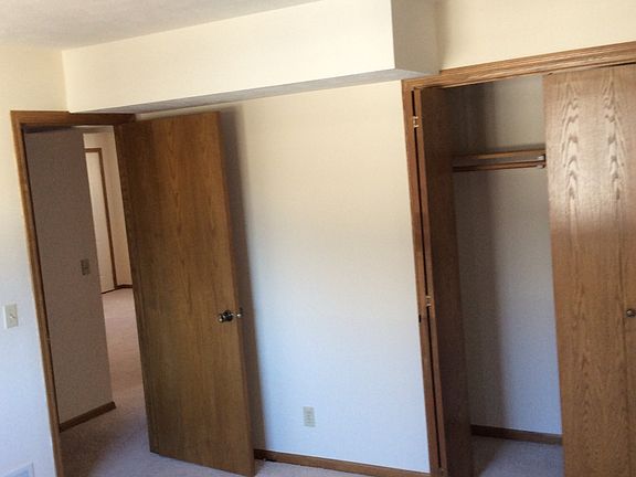 4th image of 502 Chestnut Dr APT 1