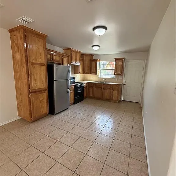 523 Perkins Ave — Photo 3
