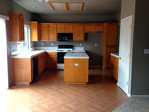 3rd image of 4408 Overland Pl