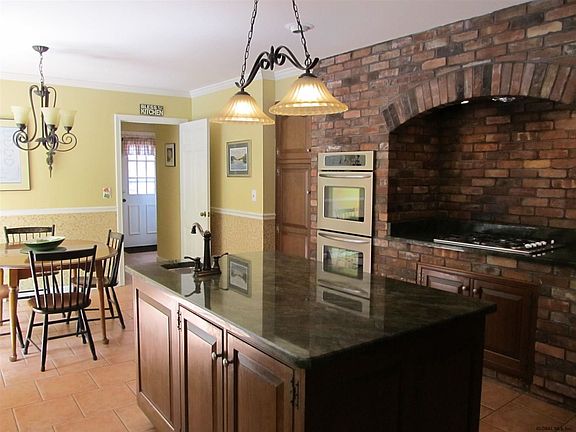 5th image of 31 Oakwood Dr