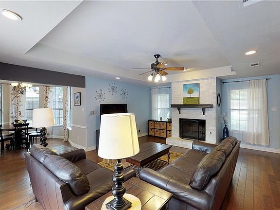 4th image of 618 Arbor Ct