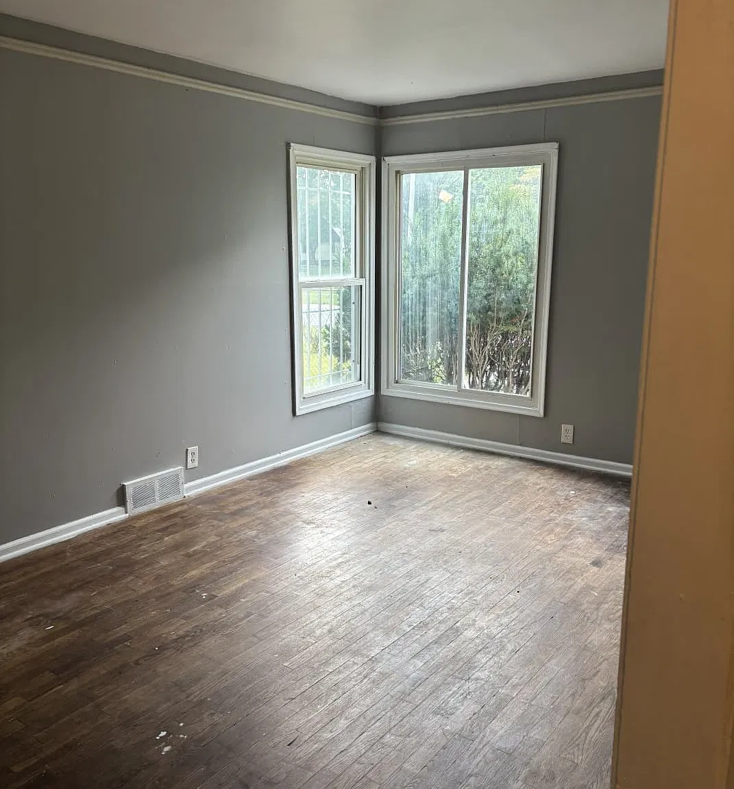 3 bed, 927 sqft, $850 — Photo 2