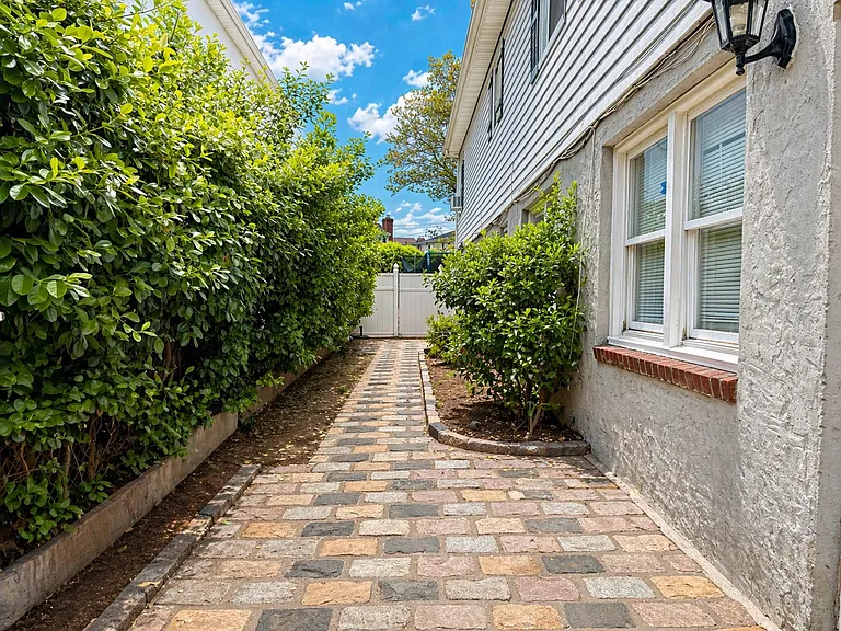 31 Brandon Rd #1 — Photo 3