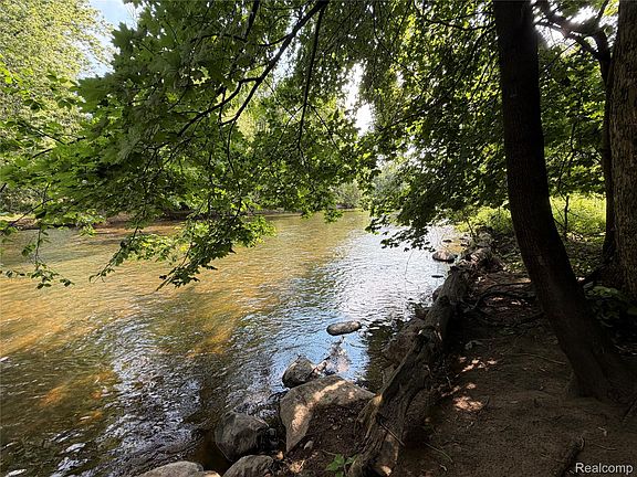 4th image of 718 River St