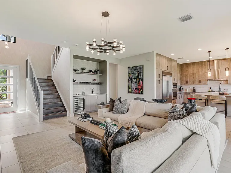 8283 Royal County Rd — Photo 8
