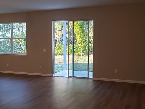 2nd image of 2205 Holly Ln