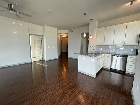 4th image of 365 W 12th Ave #608