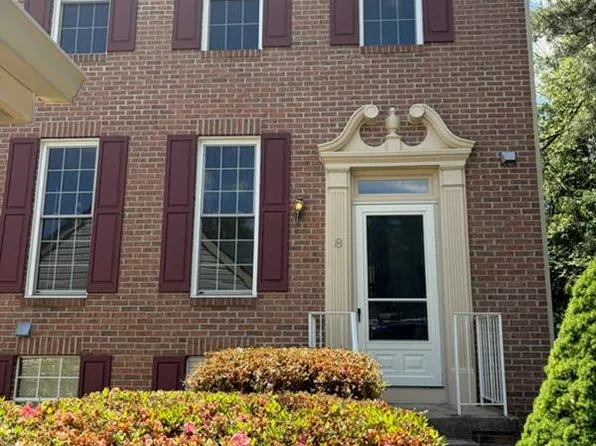 8 Wintergarden Ct, Olney, MD 20832