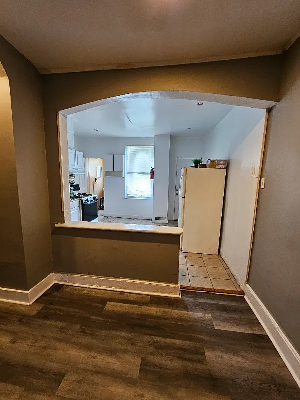 This Beautiful 2bedroom with Den Townhouse — Photo 3