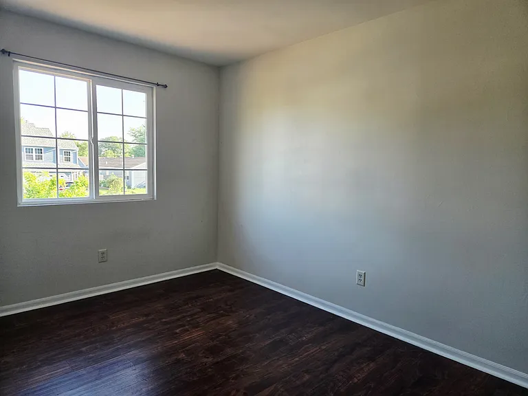 960 Autumn Ln — Photo 17