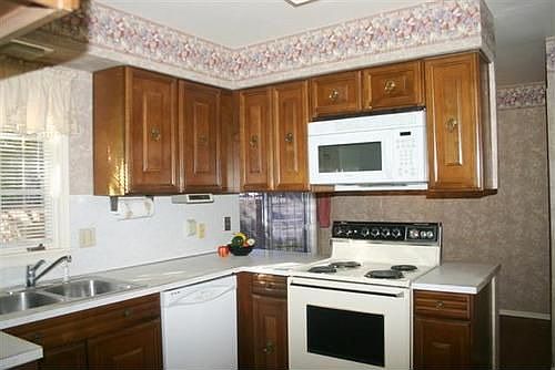 3rd image of 25 W Brentwood Dr