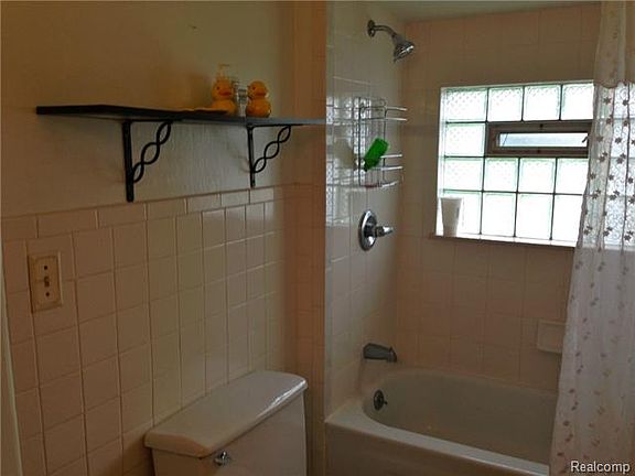 5th image of 350 E Cady St APT 3