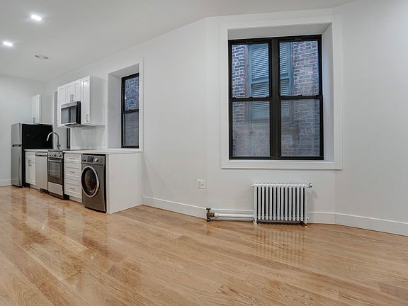 3rd image of 209 E 10th St #5B