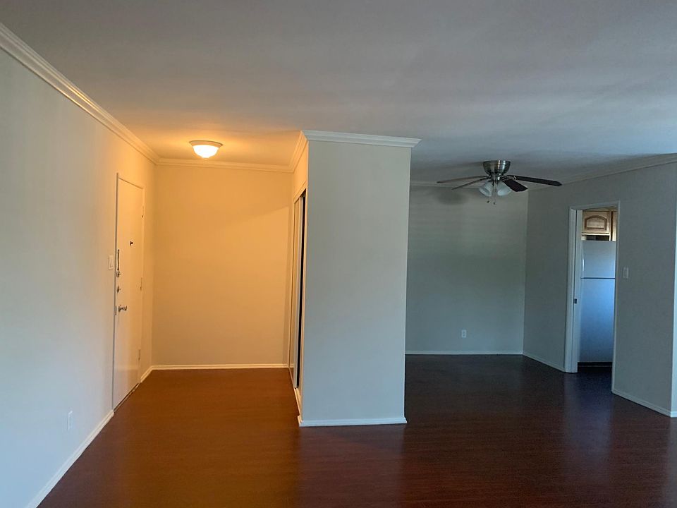 1st image of 442 S Rexford Dr #301