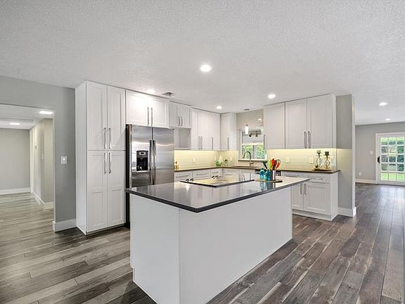 4th image of 3018 Clemwood St