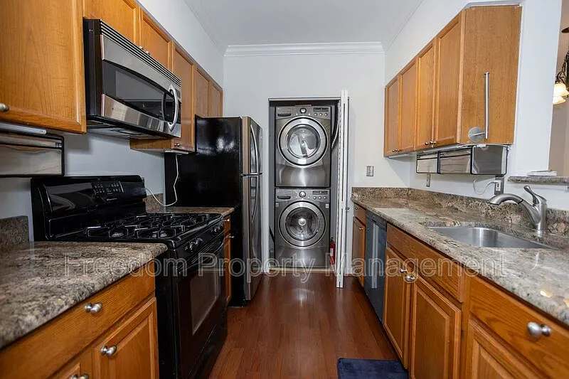 2 bed, 2.0 bath, 990 sqft, $2,292 — Photo 2
