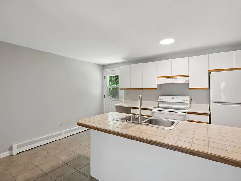 10 Rose Terrace Cir — Photo 3