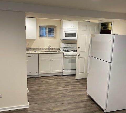 2nd image of 2305 W Fullerton Ave