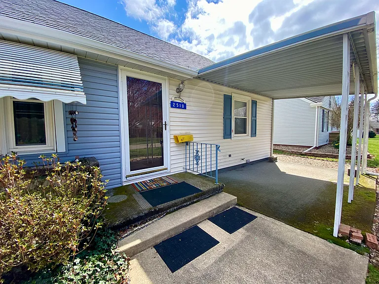 2510 Ridgedale Ave NW — Photo 3