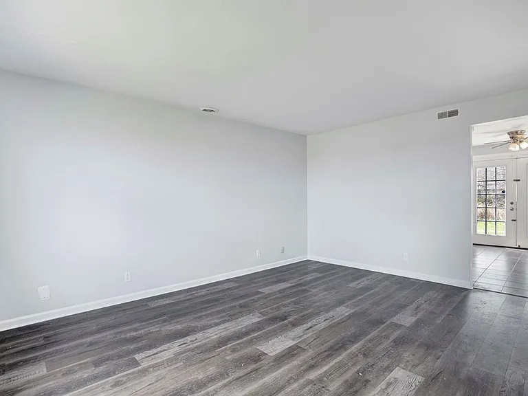 1108 Pembroke Oak Grove Rd — Photo 3