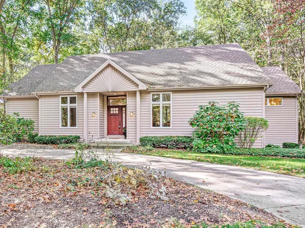 51111 Streamwood Dr, Granger, IN 46530