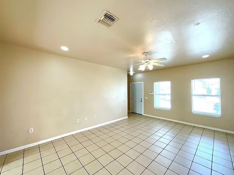 6911 Hallie Rdg — Photo 6