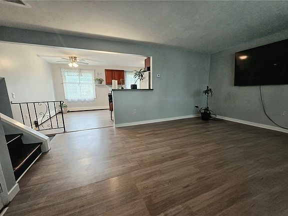 4th image of 3 Currier Ln