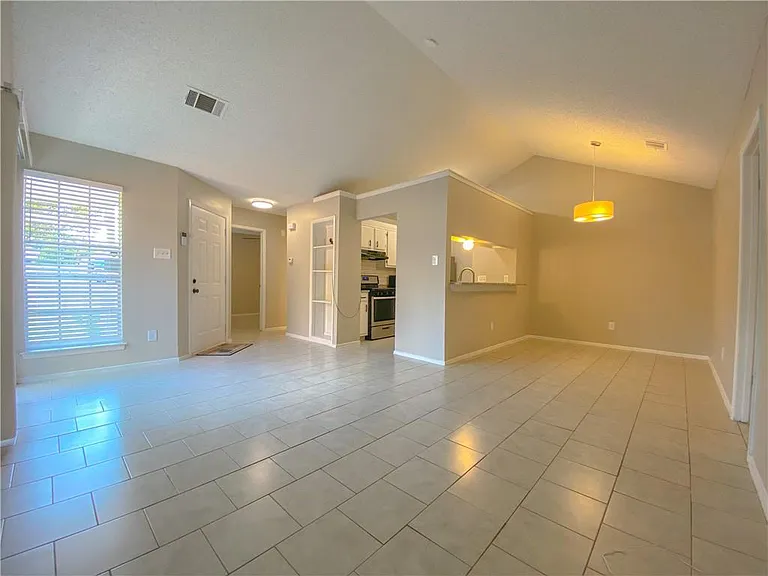 11908 Sunhillow Bnd #B — Photo 5