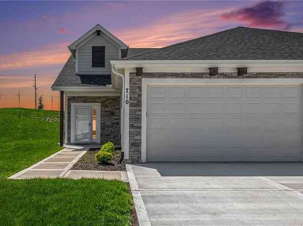 710 Ridge Dr, Smithville, MO 64089