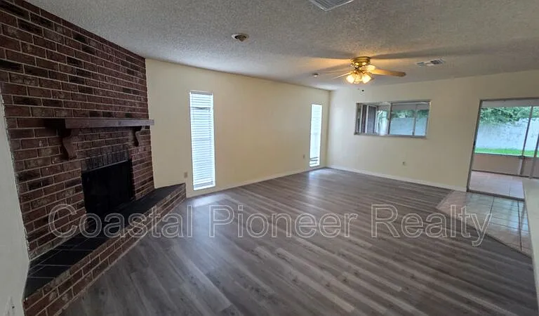 4817 Cypress Tree Dr — Photo 6
