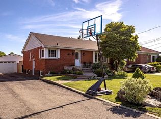15 Faircourt Dr, Hamilton, ON L8G2J4