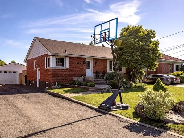15 Faircourt Dr, Hamilton, ON L8G 2J4
