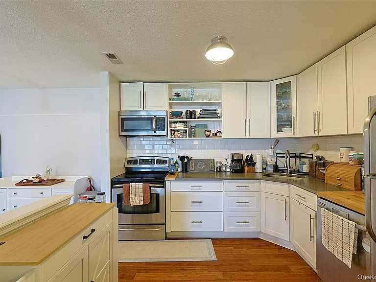 3 Brook Dr #27 — Photo 7