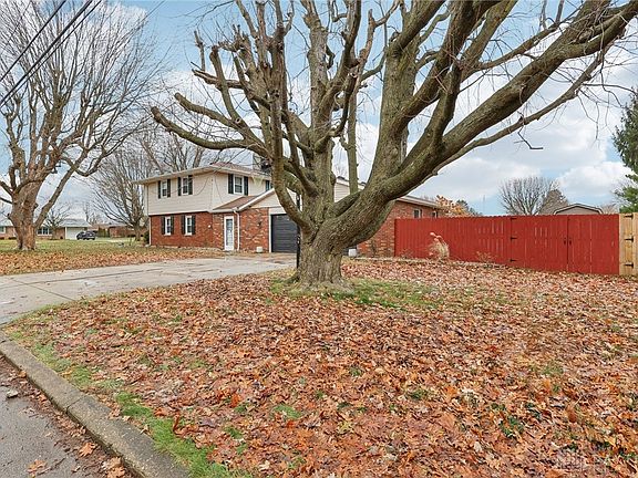 4th image of 26 Meadowlawn Dr