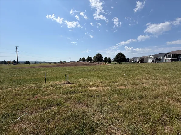 1327 E 29th St, Norwalk, IA 50211