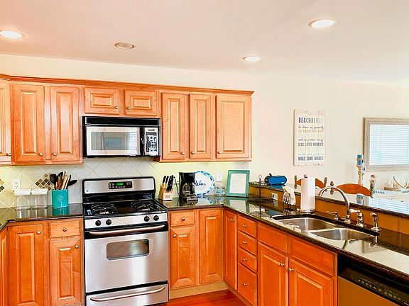 4th image of 35 52nd St W #Sea