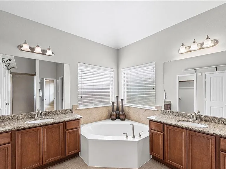 3381 Vineyard Trl — Photo 19