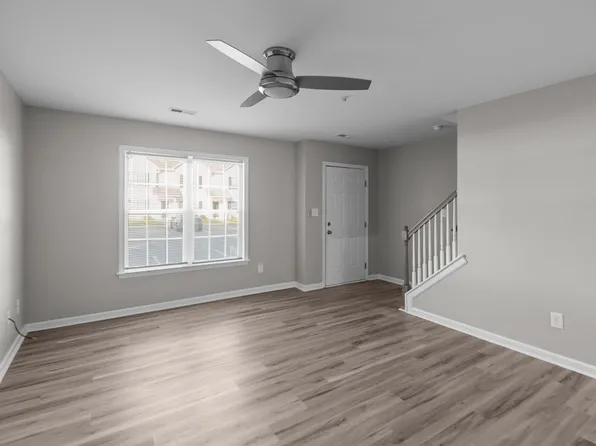 1228 Cross Creek Cir #6, Greenville, NC 27834