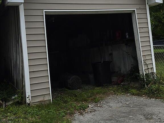 4th image of 34 Samuels Ave