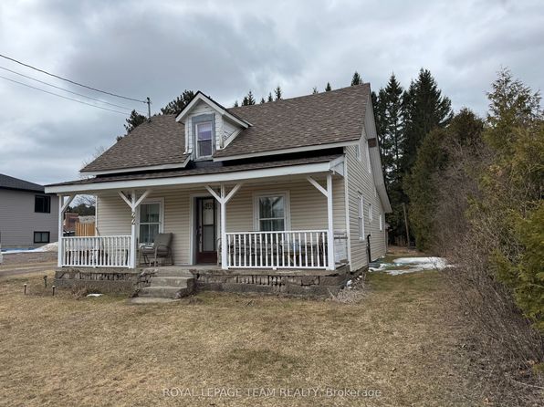 22 Wilson St, Laurentian Hills, ON K0J 1J0