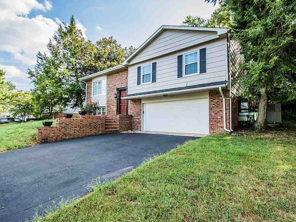 3rd image of 214 Whispering Hills Blvd