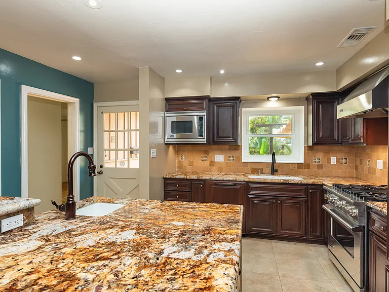 1263 Tourmaline St — Photo 17