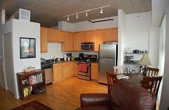 2nd image of 1122 W Catalpa Ave #711