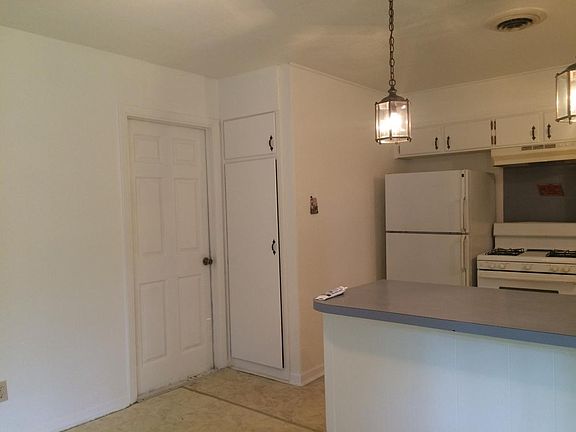 2nd image of 1305 West Ln